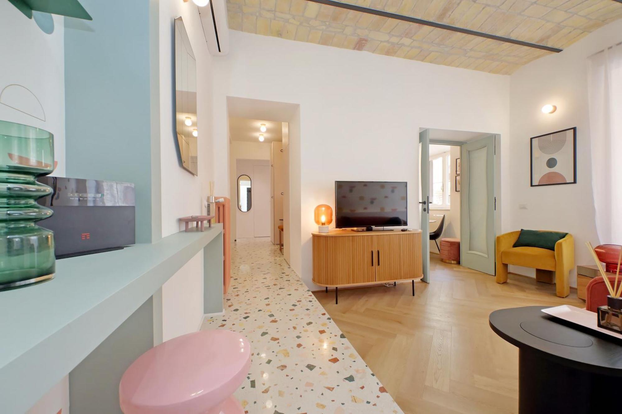 Ych-colorful And Classy Near Fori Imperiali Apartment
